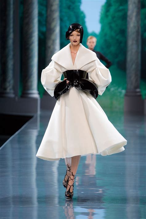 dior bar kostüm